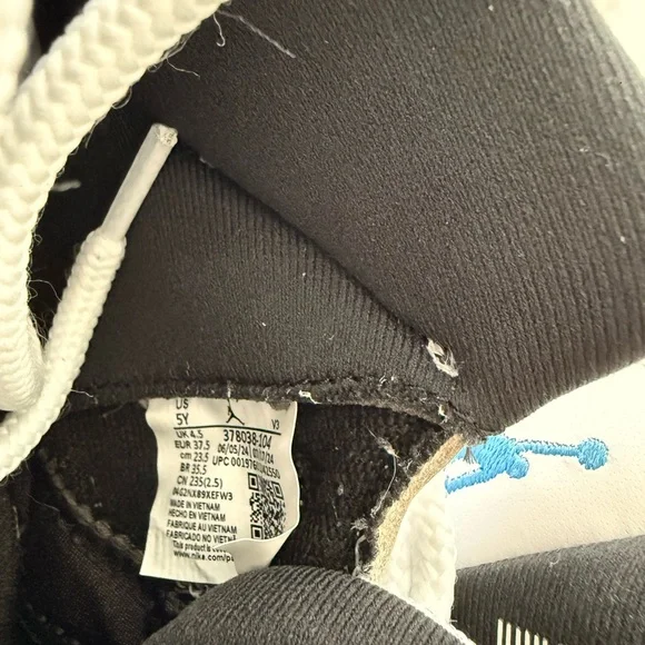 Aid Jordan Retro 11 Youth White and Blue Sneakers - Size 5 - Picture 10 of 10